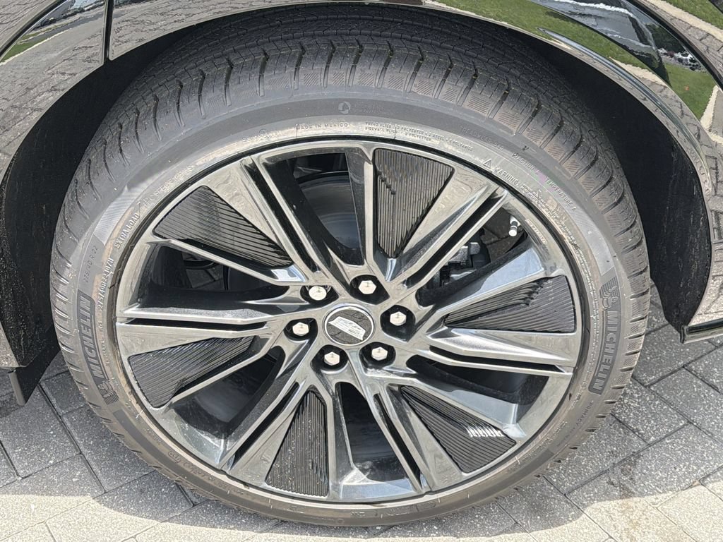 New 2026 Cadillac Lyriq Signature Sport AWD/4WD image 30