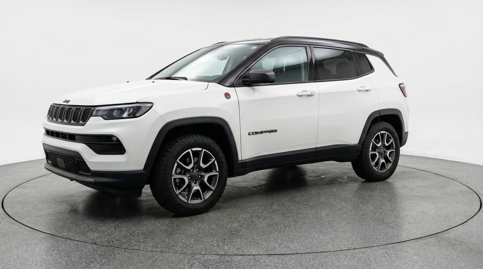 Used 2025 Jeep Compass Trailhawk AWD/4WD image 3