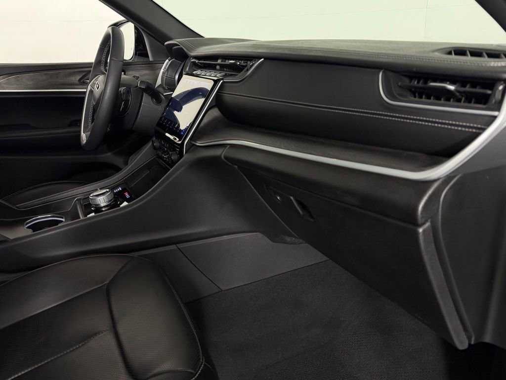 Used 2024 Jeep Grand Cherokee Limited w/ Luxury Tech Group II image 33