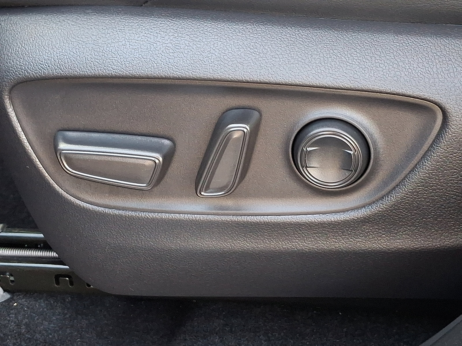 Used 2024 Toyota Venza XLE image 28