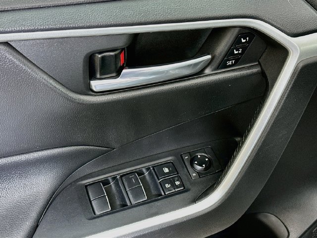 Used 2021 Toyota RAV4 XLE Premium AWD/4WD image 22