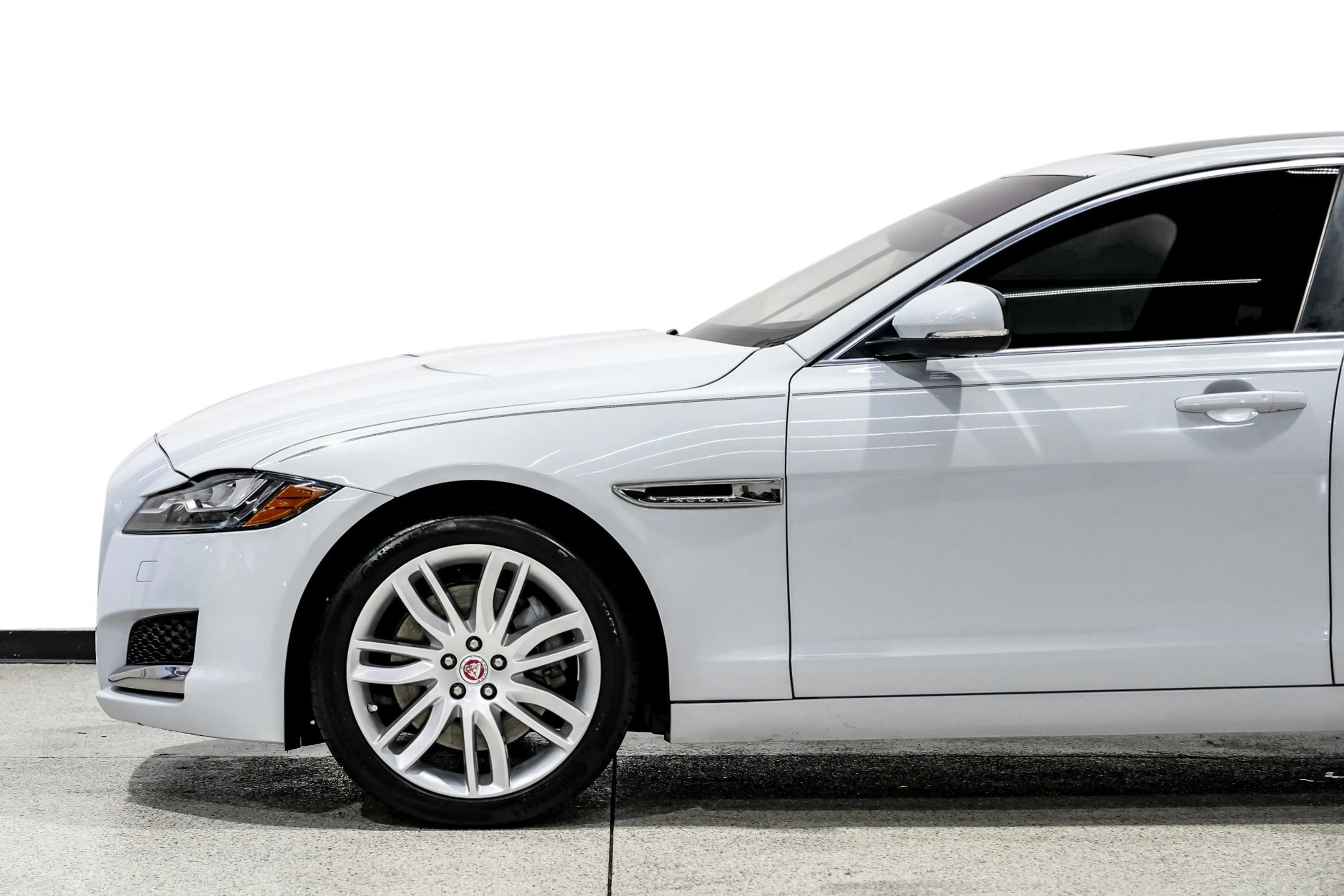 Used 2018 Jaguar XF Portfolio RWD image 14