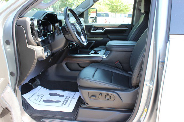 Used 2025 GMC Sierra 3500 SLT w/ SLT Convenience Package image 8