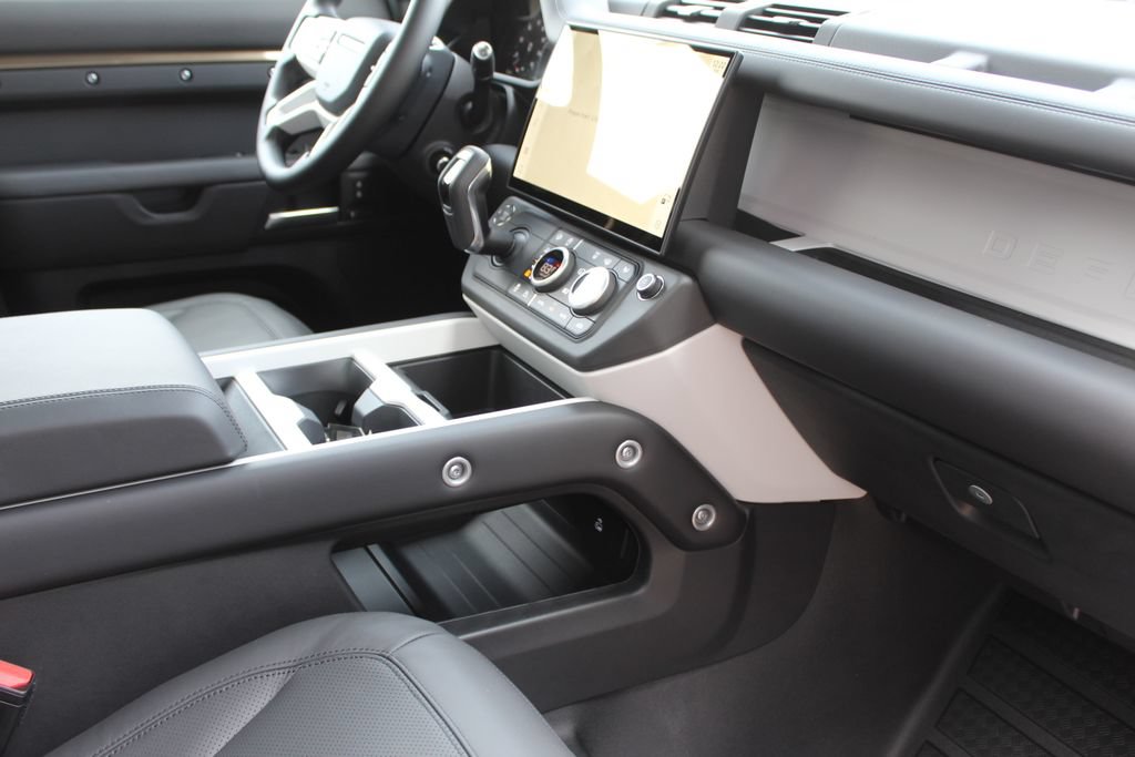 New 2026 Land Rover Defender 130 X-Dynamic SE AWD/4WD image 10