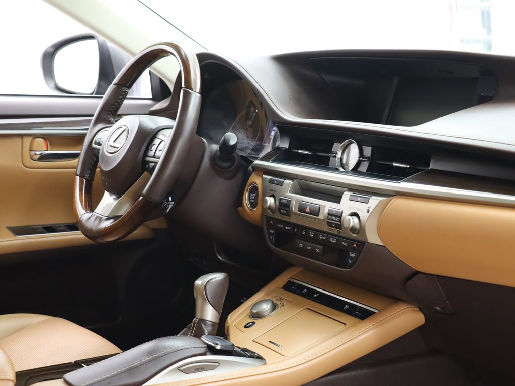 Used 2017 Lexus ES 350 w/ Navigation System Package FWD image 29
