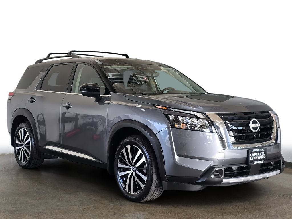 Used 2025 Nissan Pathfinder Platinum AWD/4WD image 3