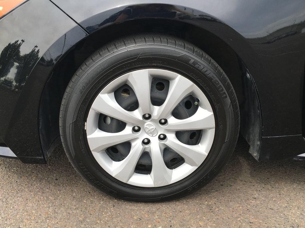 Used 2024 Toyota Corolla LE FWD image 34