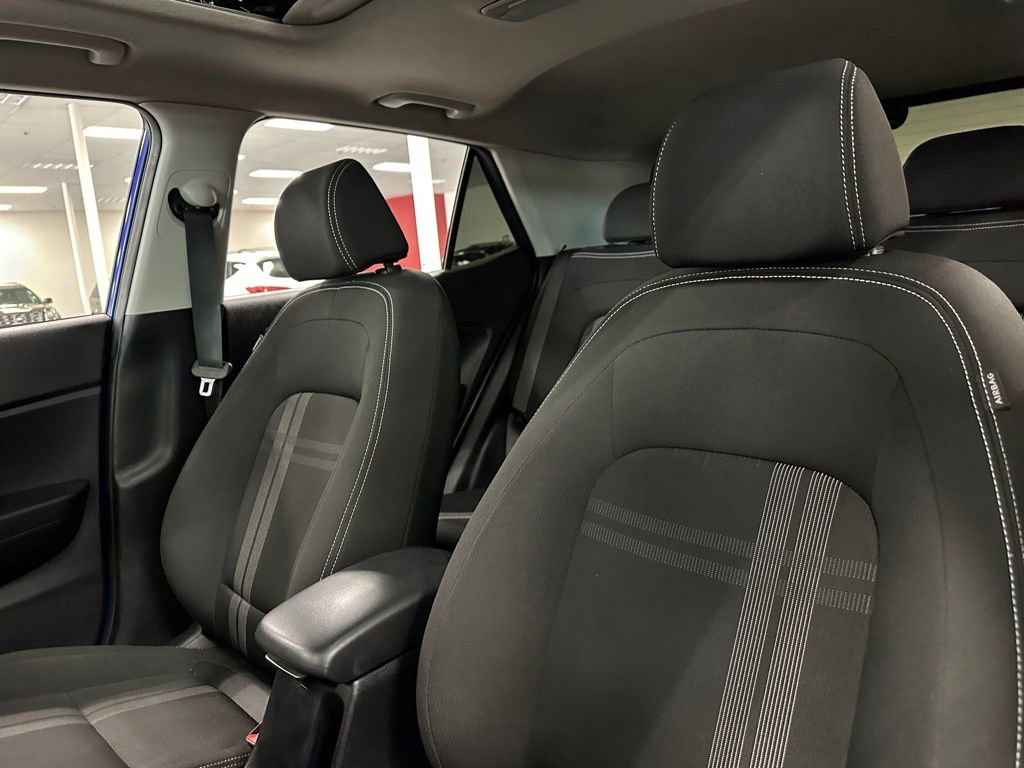 Used 2022 Hyundai Venue SEL w/ Cargo Package image 16