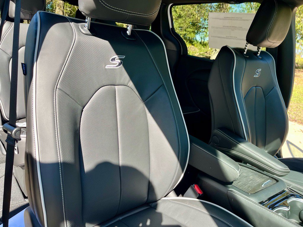 New 2026 Chrysler Pacifica Limited image 16