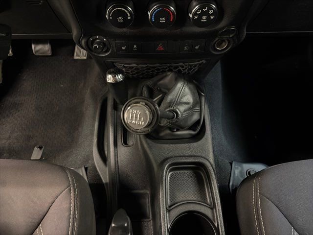 Used 2013 Jeep Wrangler Unlimited Rubicon w/ Connectivity Group image 23