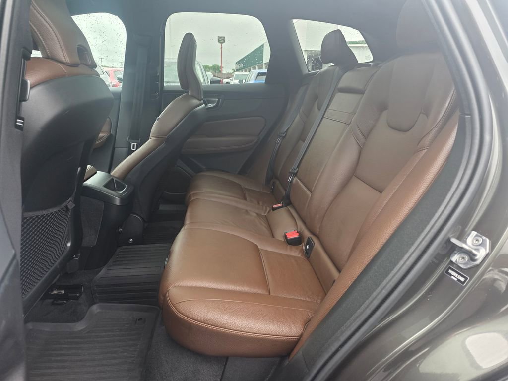 Used 2020 Volvo XC60 T5 Momentum w/ Protection Package Premier AWD/4WD image 11