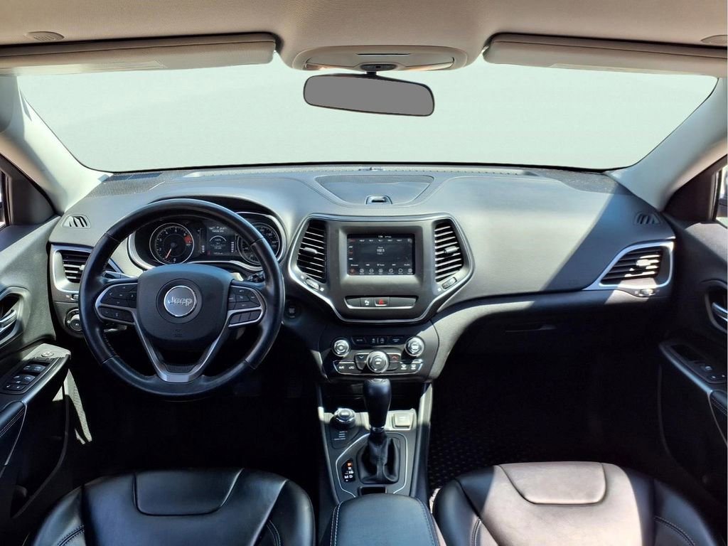 Used 2020 Jeep Cherokee Latitude Plus w/ Cold Weather Group image 17
