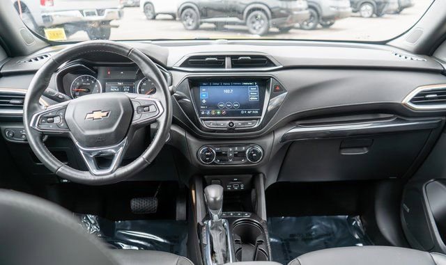 Used 2023 Chevrolet TrailBlazer ACTIV w/ Sun and Liftgate Package FWD image 16