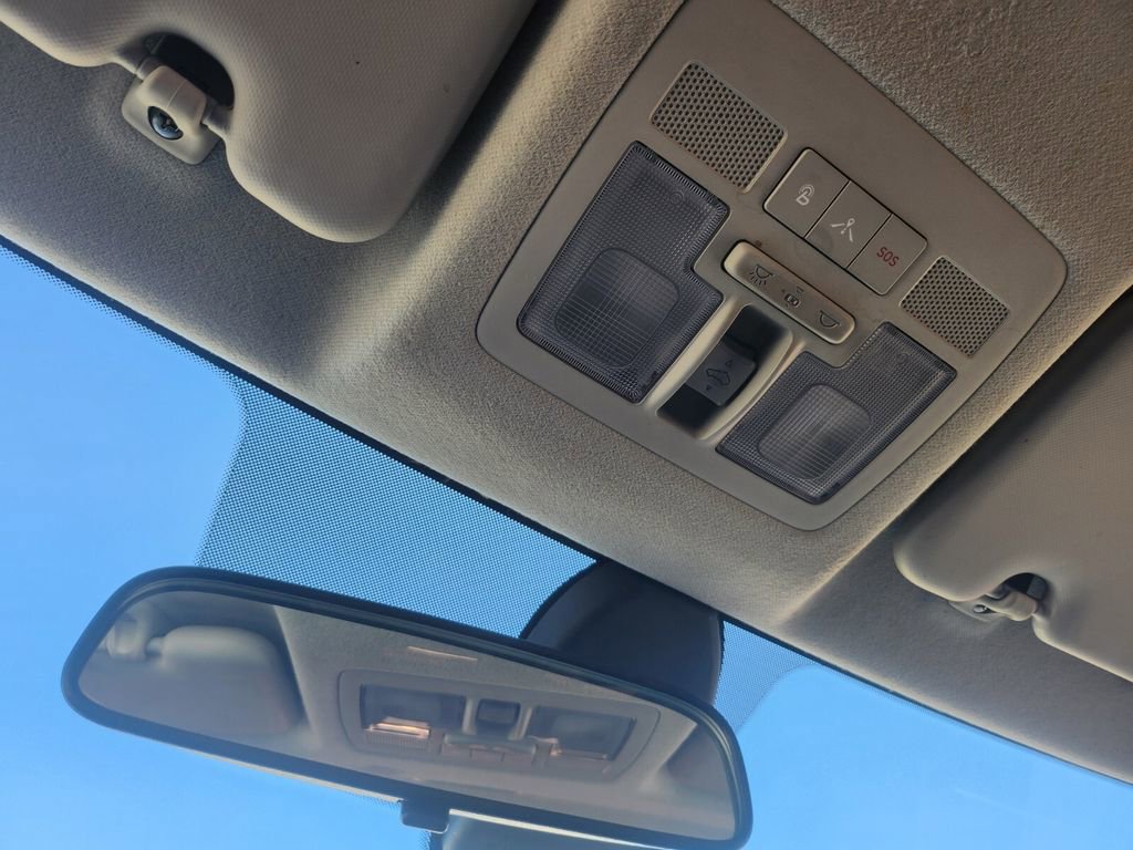 Certified 2021 Hyundai Venue SEL w/ Premium Package image 21