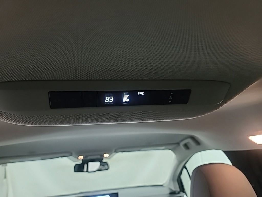 Used 2026 Toyota Sienna LE FWD image 21