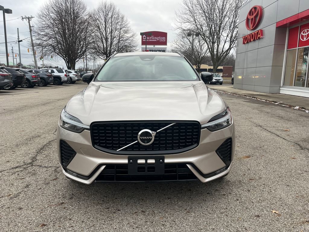 Used 2025 Volvo XC60 B5 Plus image 8