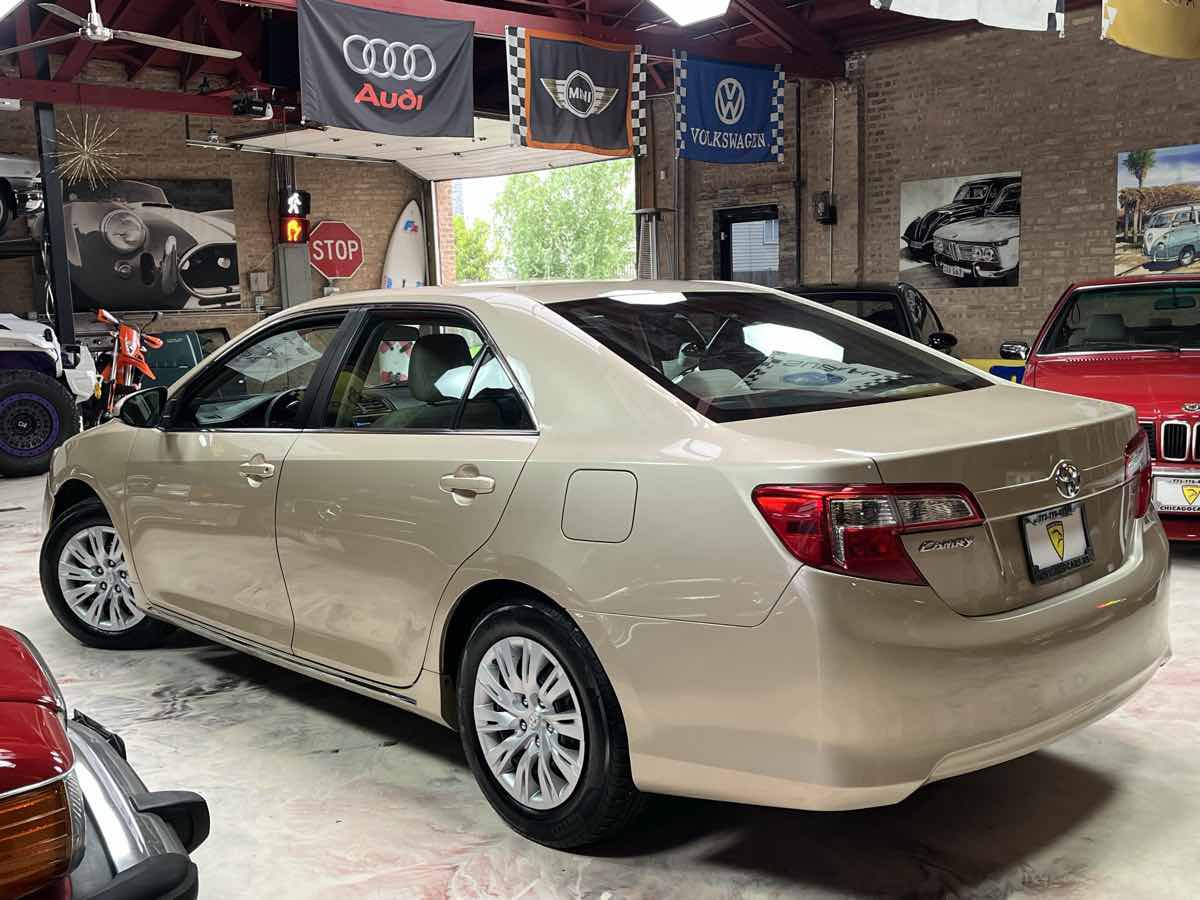 Used 2012 Toyota Camry LE FWD image 5