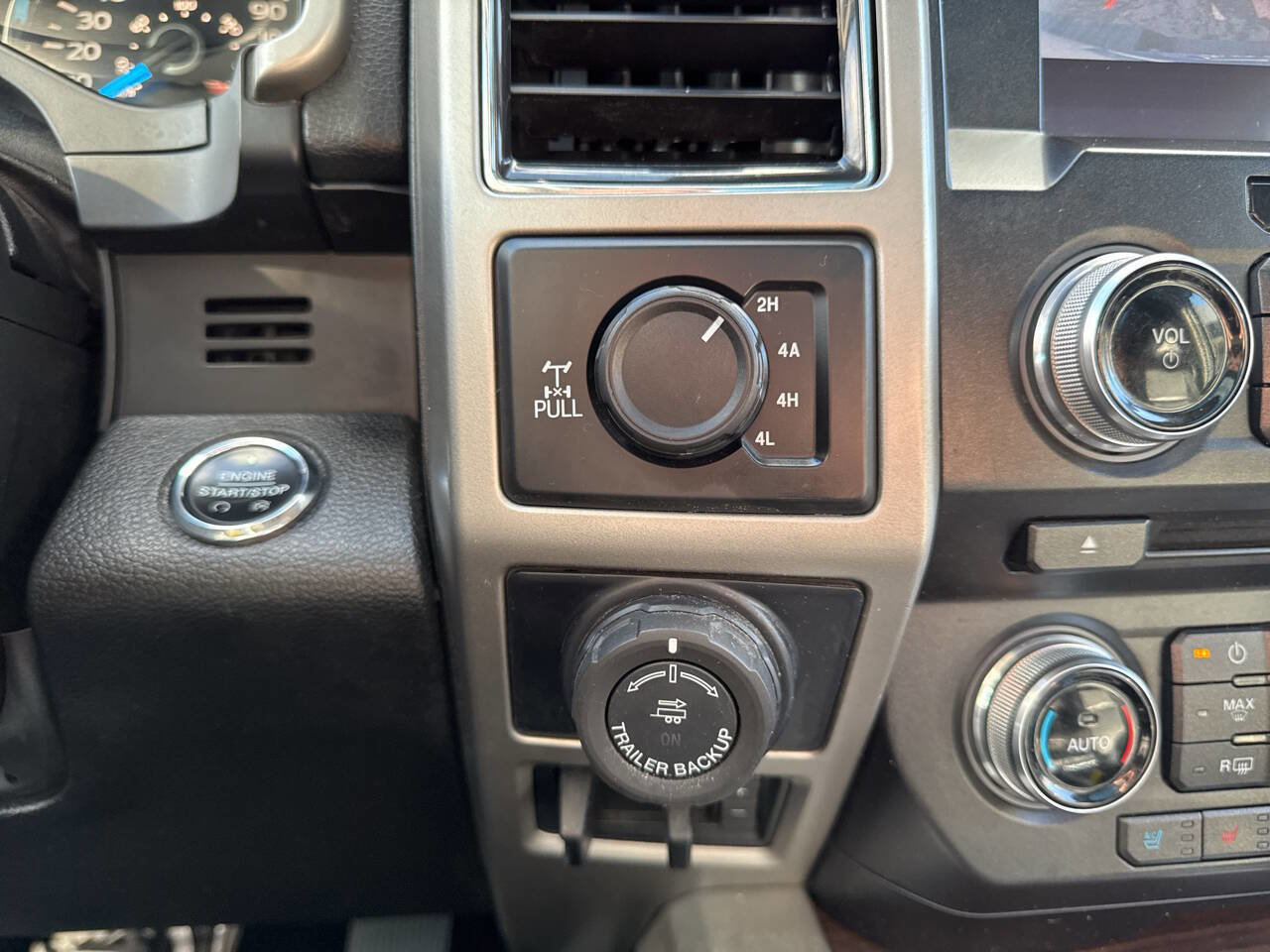 Used 2017 Ford F150 Lariat w/ Equipment Group 502A Luxury image 31