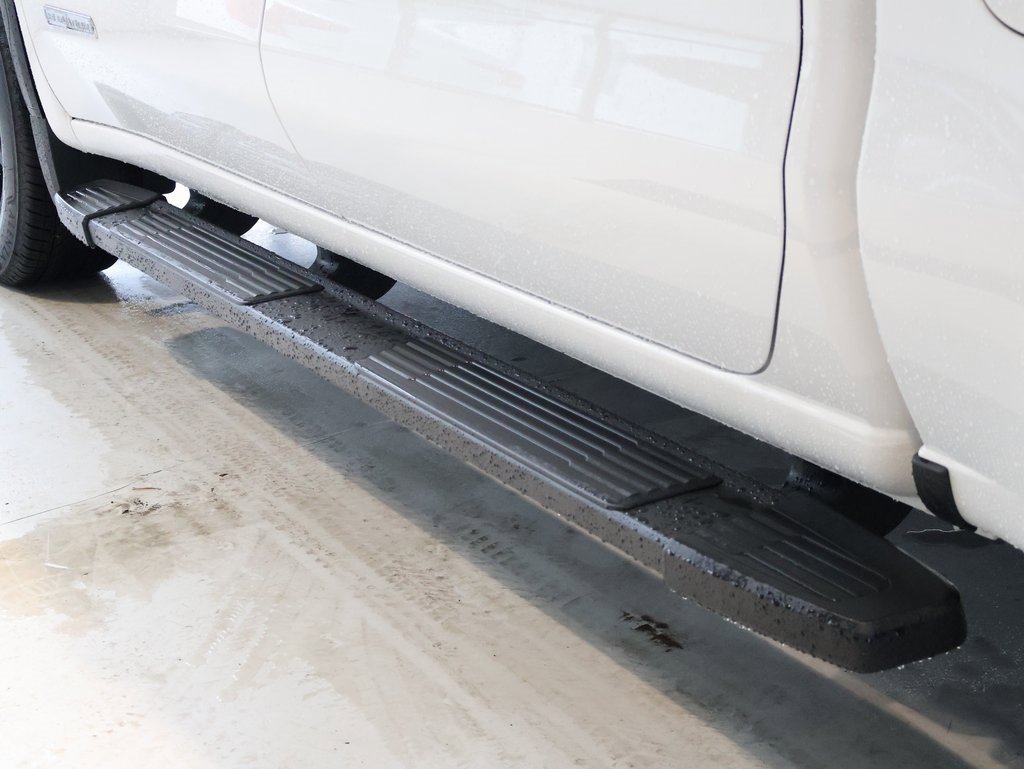 Used 2024 GMC Sierra 1500 Elevation w/ Elevation Premium Package image 9