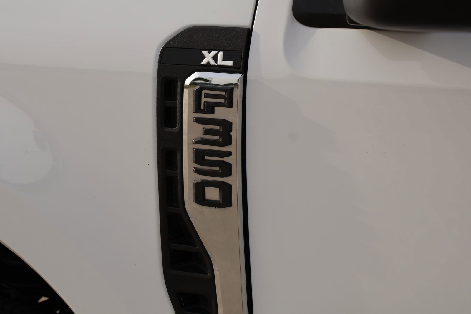 Used 2024 Ford F350 XL w/ XL Chrome Package image 3