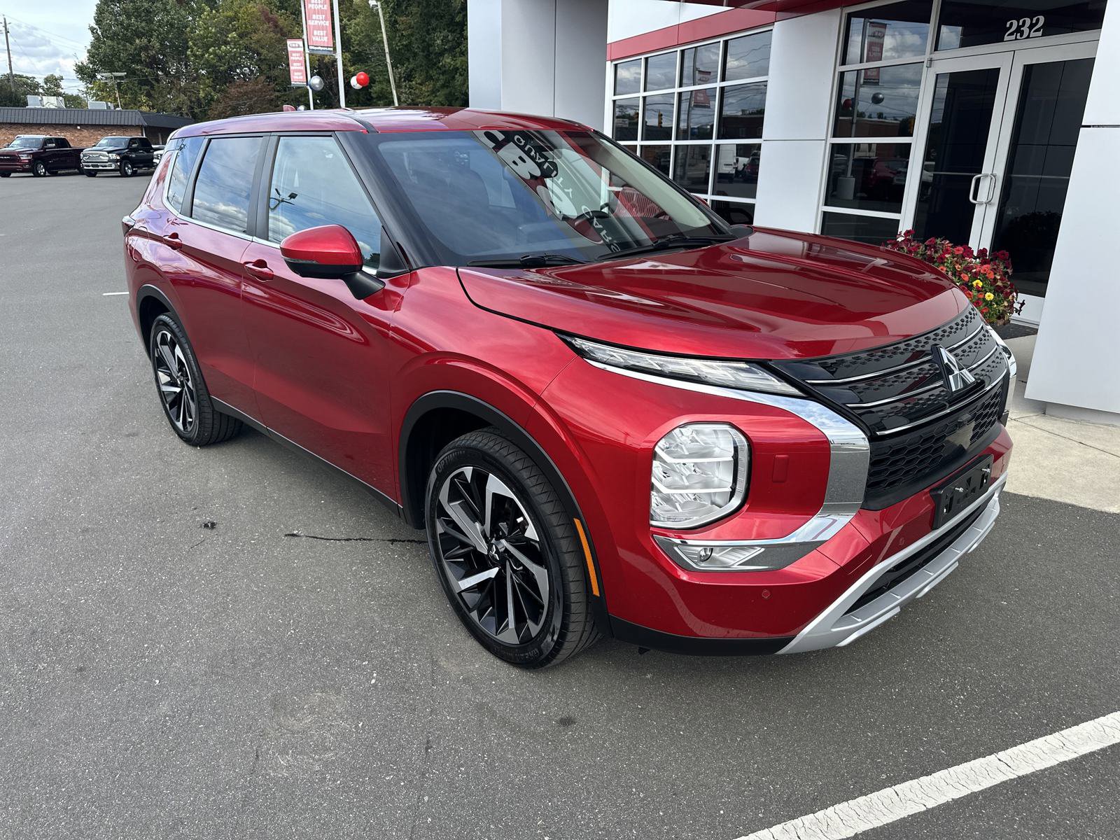 Used 2022 Mitsubishi Outlander SEL Black Edition image 2