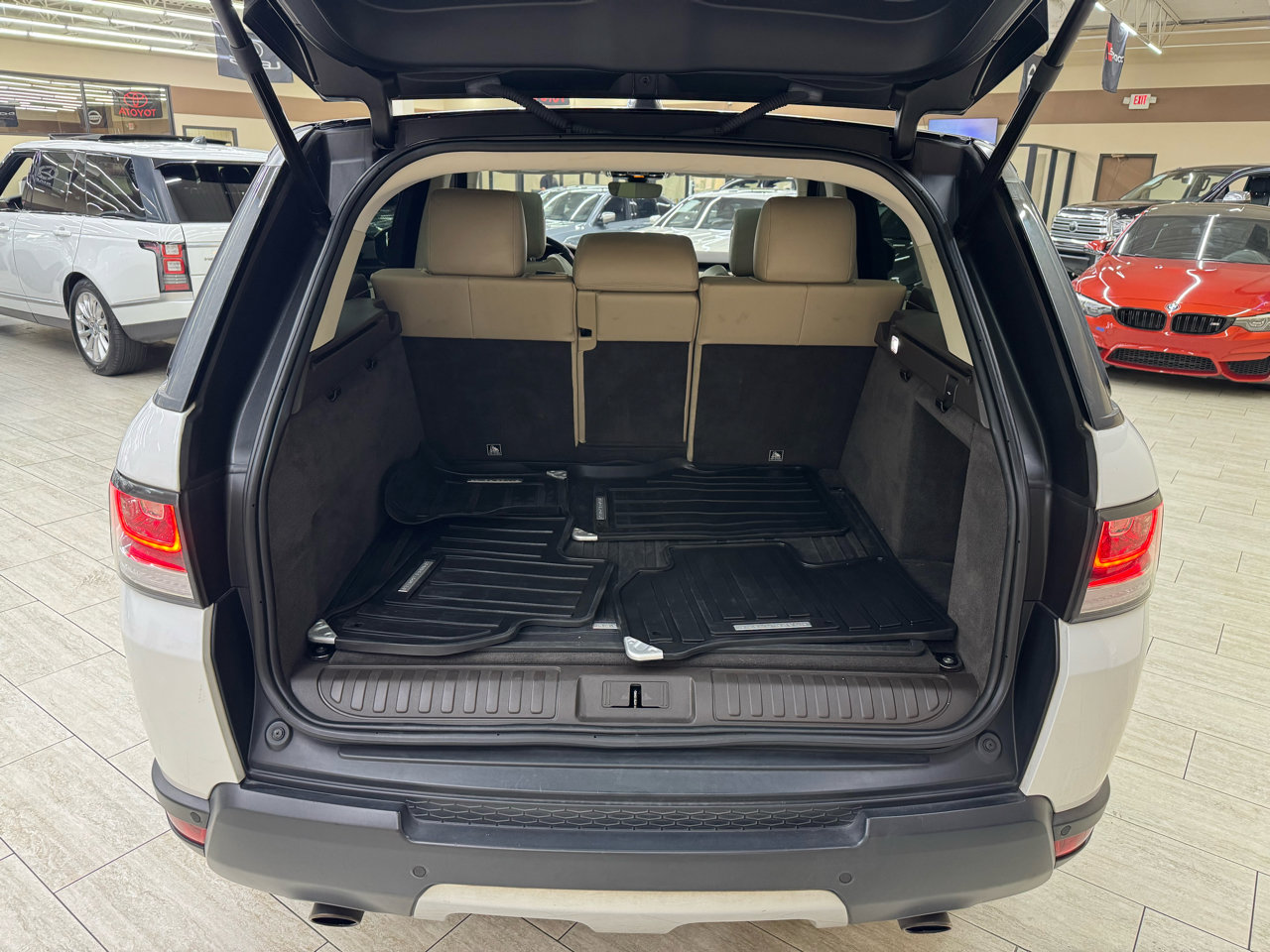 Used 2017 Land Rover Range Rover Sport HSE image 9