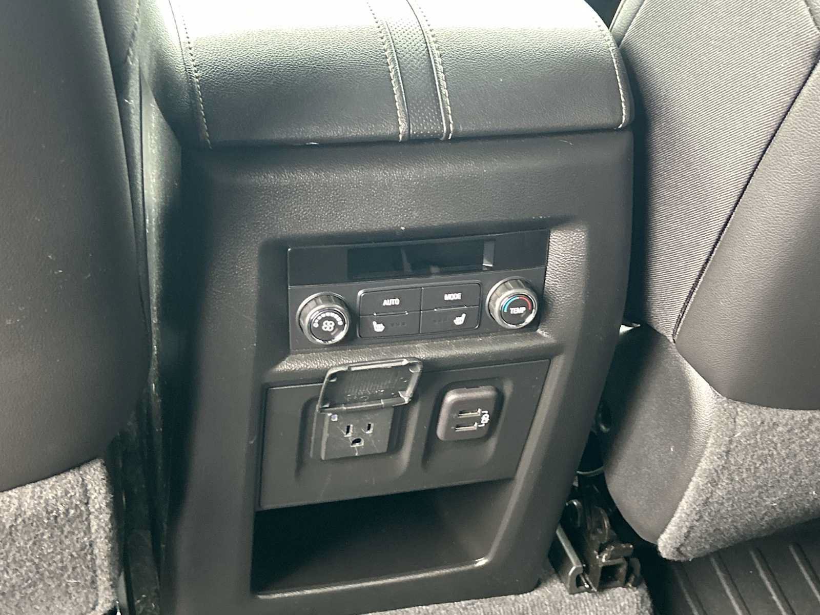 Used 2023 Chevrolet Traverse Premier AWD/4WD image 22
