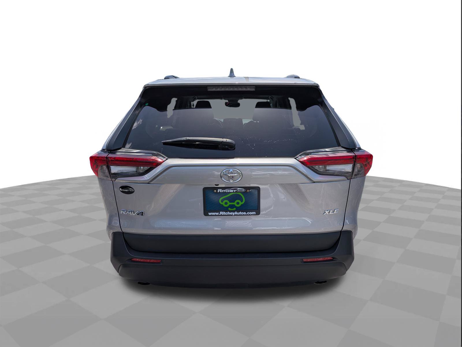Used 2021 Toyota RAV4 XLE Premium FWD image 5