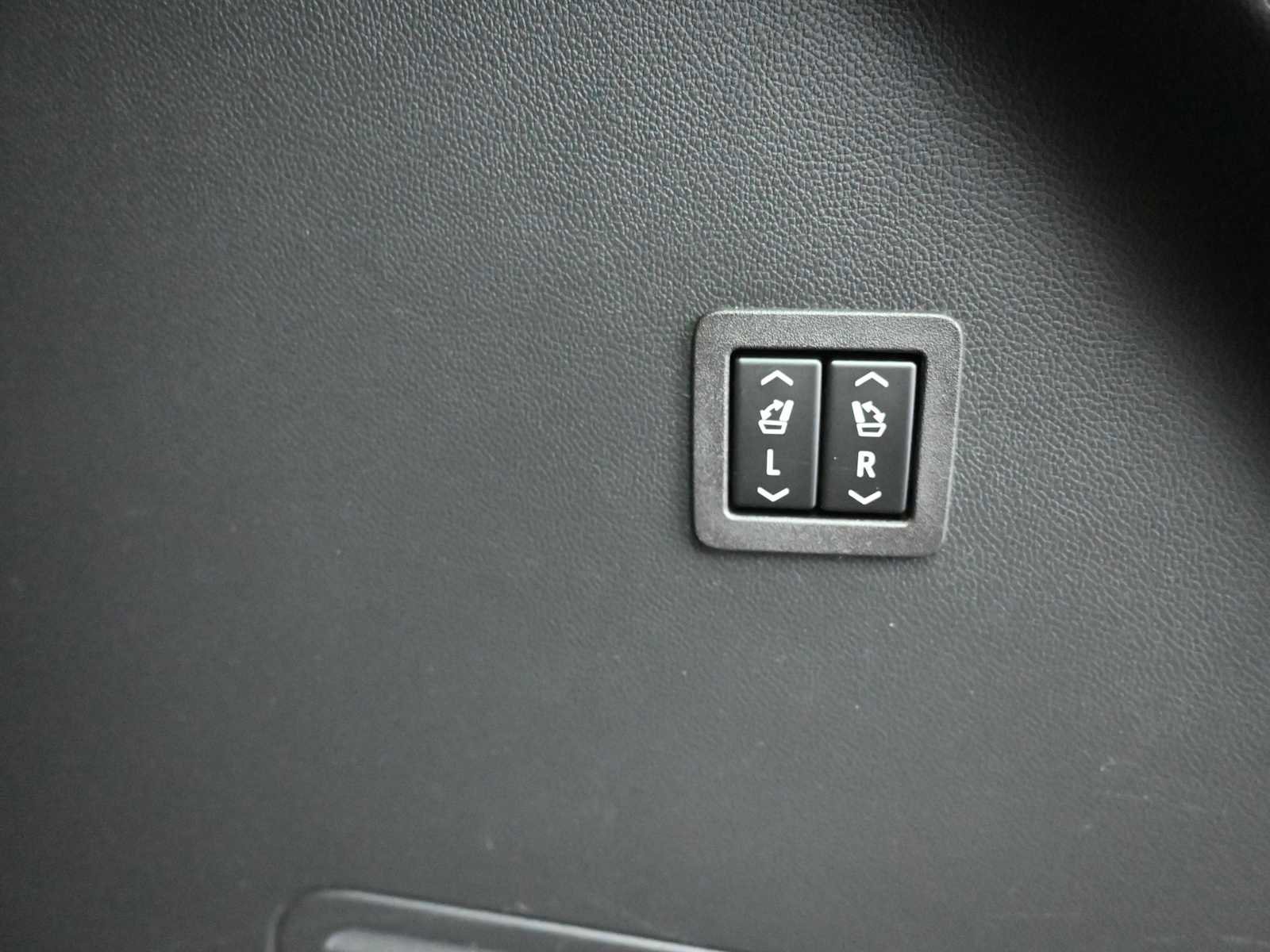 Used 2021 Buick Enclave Avenir w/ Avenir Technology Package image 30