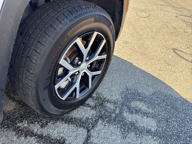 Certified 2024 Jeep Grand Cherokee Limited w/ Luxury Tech Group II image 9