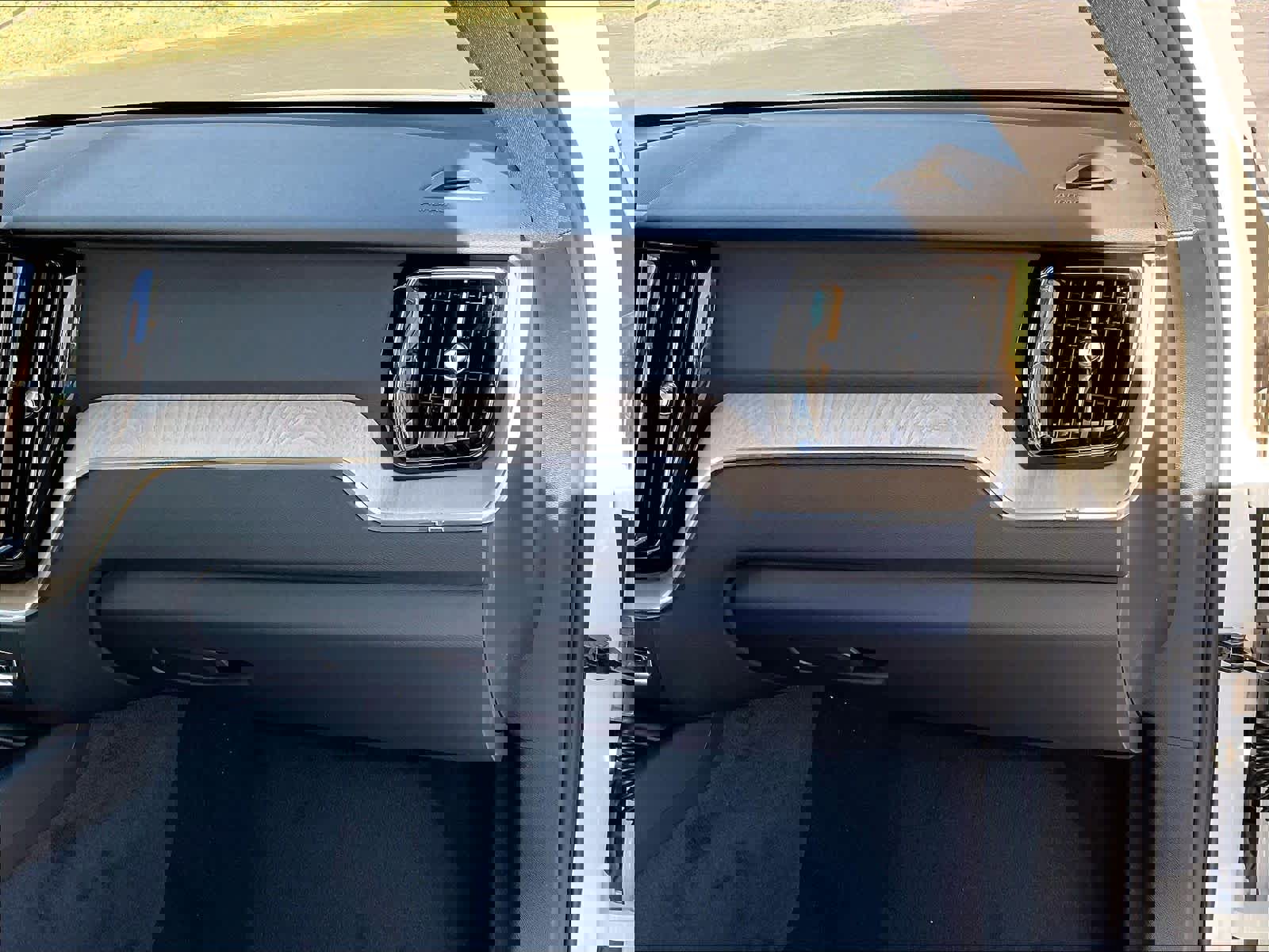 New 2026 Volvo XC60 T8 Plus w/ Protection Package Premier image 28