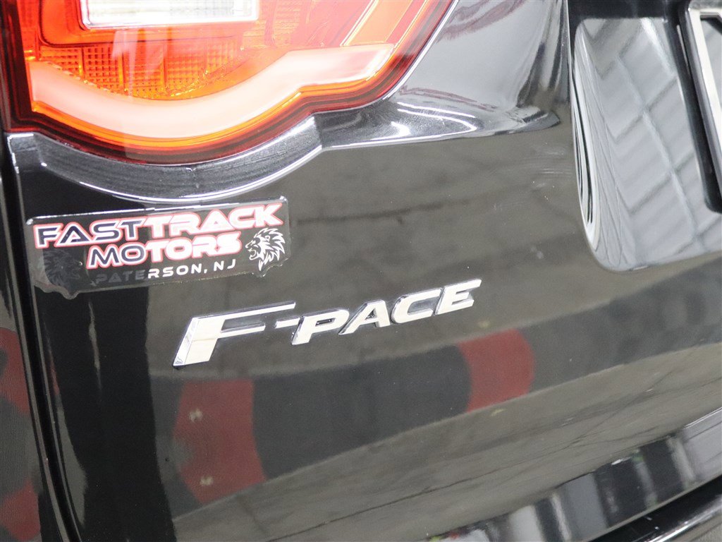 Used 2020 Jaguar F-PACE SVR image 7