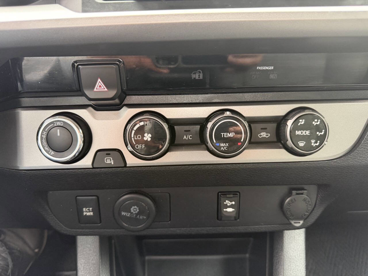 Used 2016 Toyota Tacoma SR5 w/ Exterior Package image 27