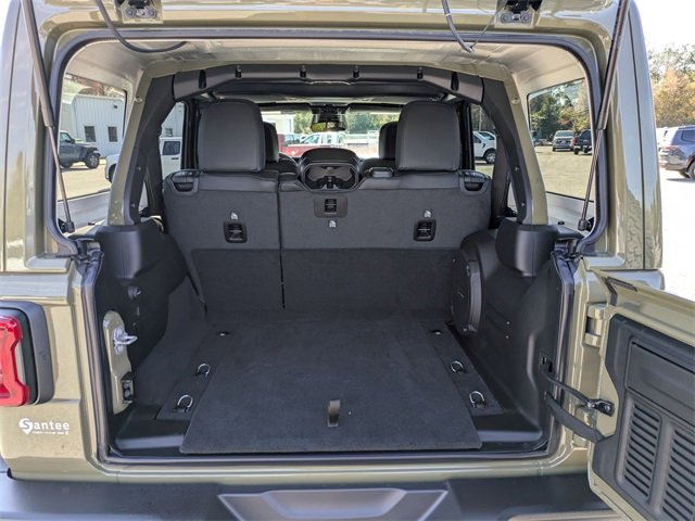 New 2026 Jeep Wrangler Unlimited Rubicon w/ Xtreme 35 Tire Package image 29