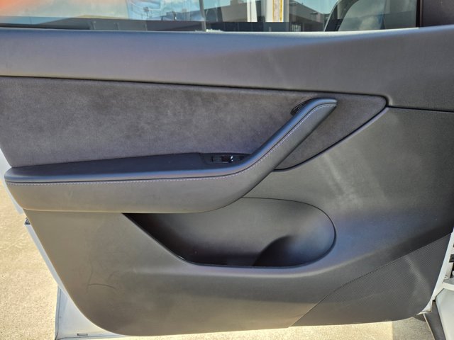 Used 2022 Tesla Model Y Long Range AWD/4WD image 12