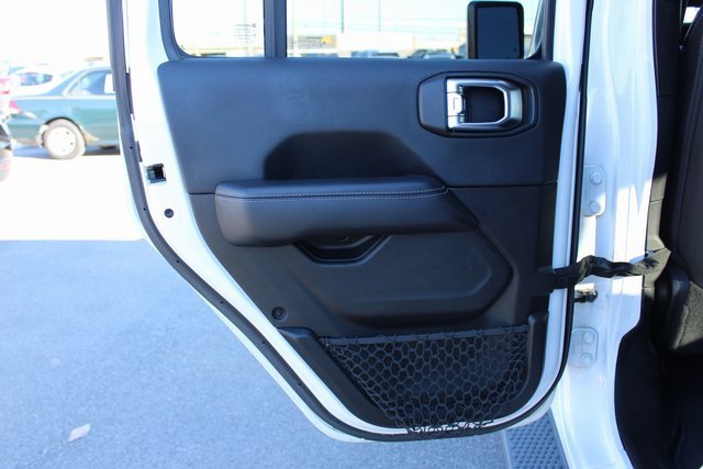 Used 2018 Jeep Wrangler Unlimited Sahara image 30