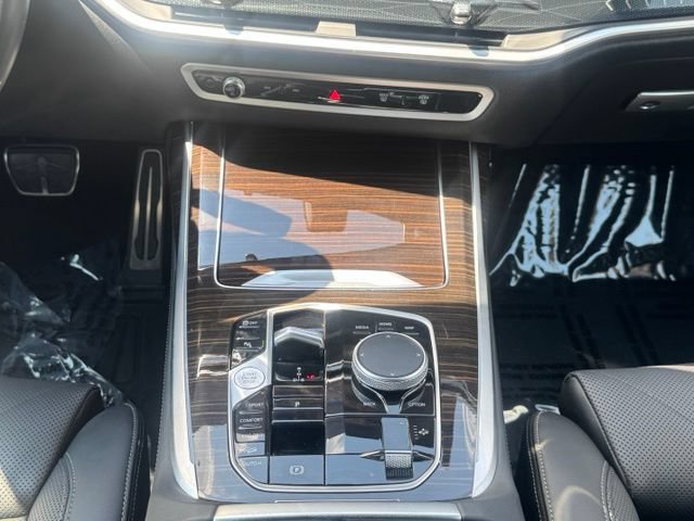 Certified 2025 BMW X7 xDrive40i w/ M Sport Package AWD/4WD image 26