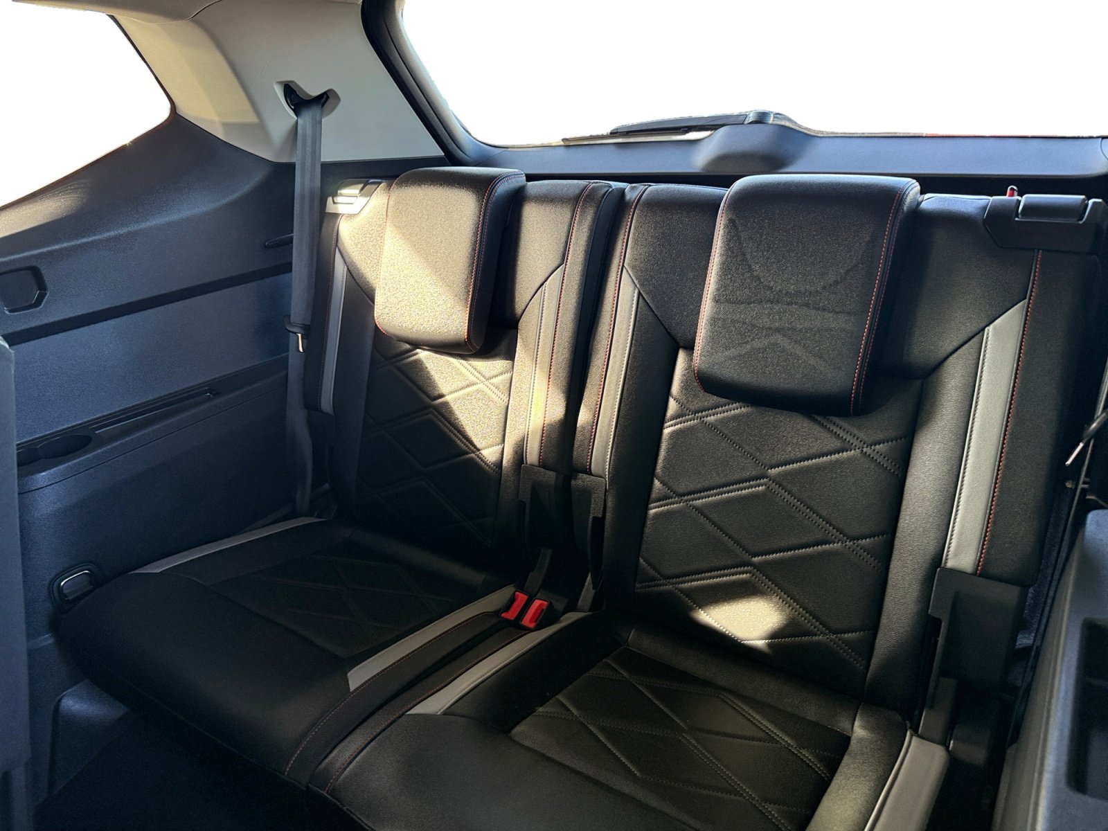 Used 2025 Volkswagen Atlas Peak Edition SE image 12