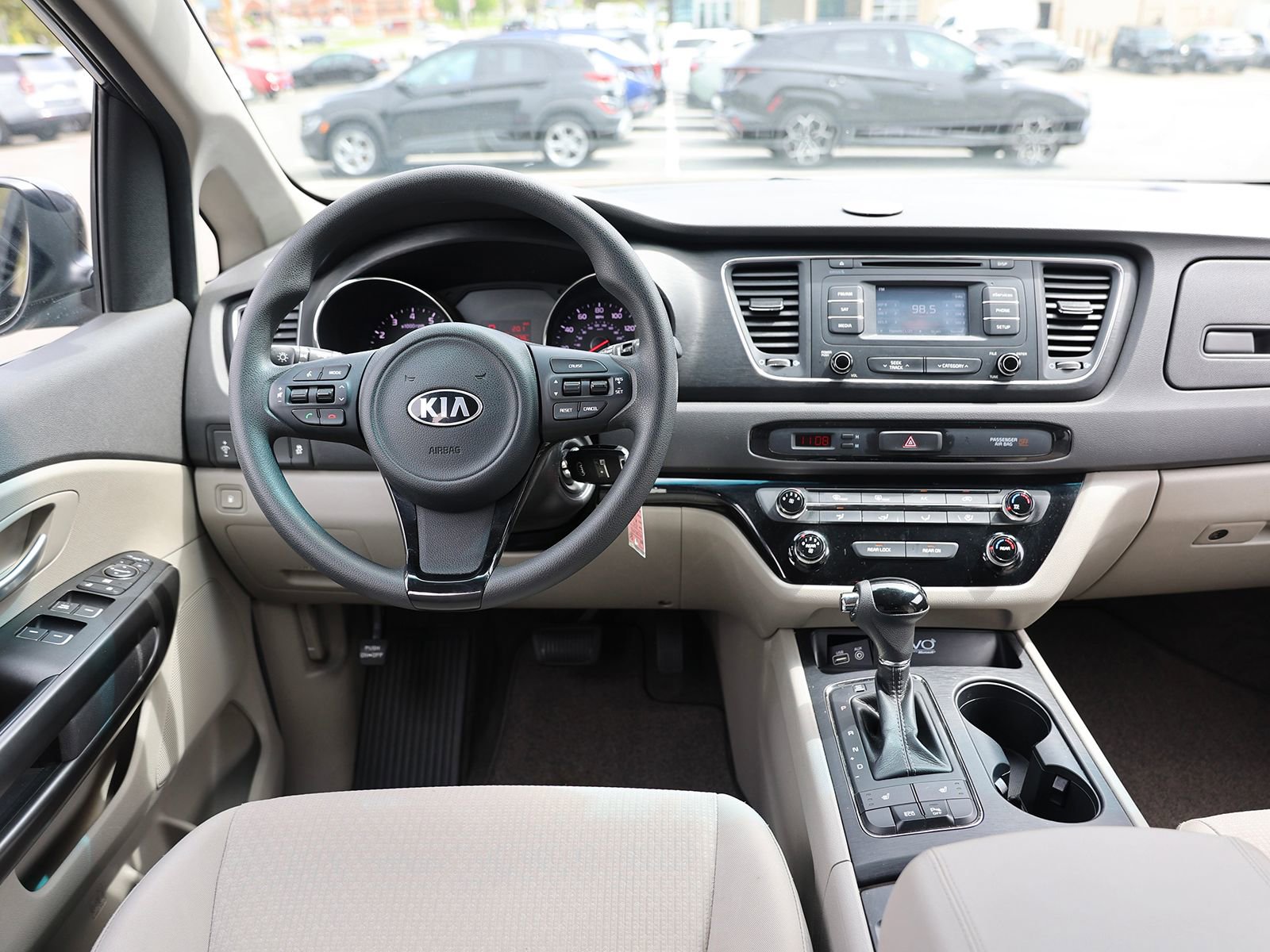 Used 2016 Kia Sedona LX w/ Option Group 020 FWD image 15