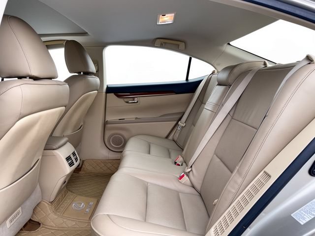 Used 2015 Lexus ES 300h w/ Navigation System Package FWD image 27