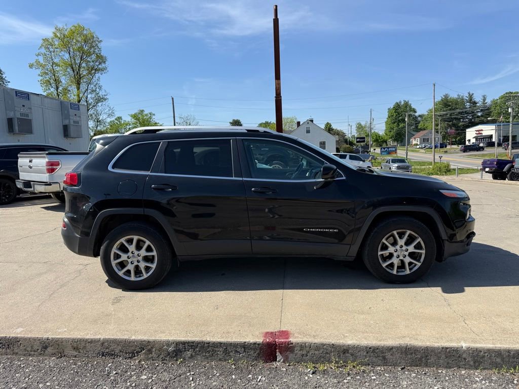Used 2018 Jeep Cherokee Latitude Plus AWD/4WD image 5