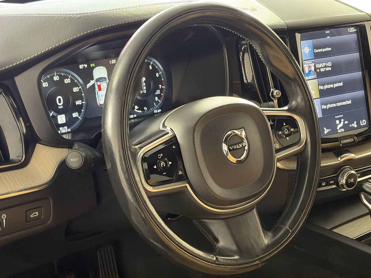 Used 2018 Volvo XC60 T6 Inscription w/ Luxury Seat Package AWD/4WD image 14