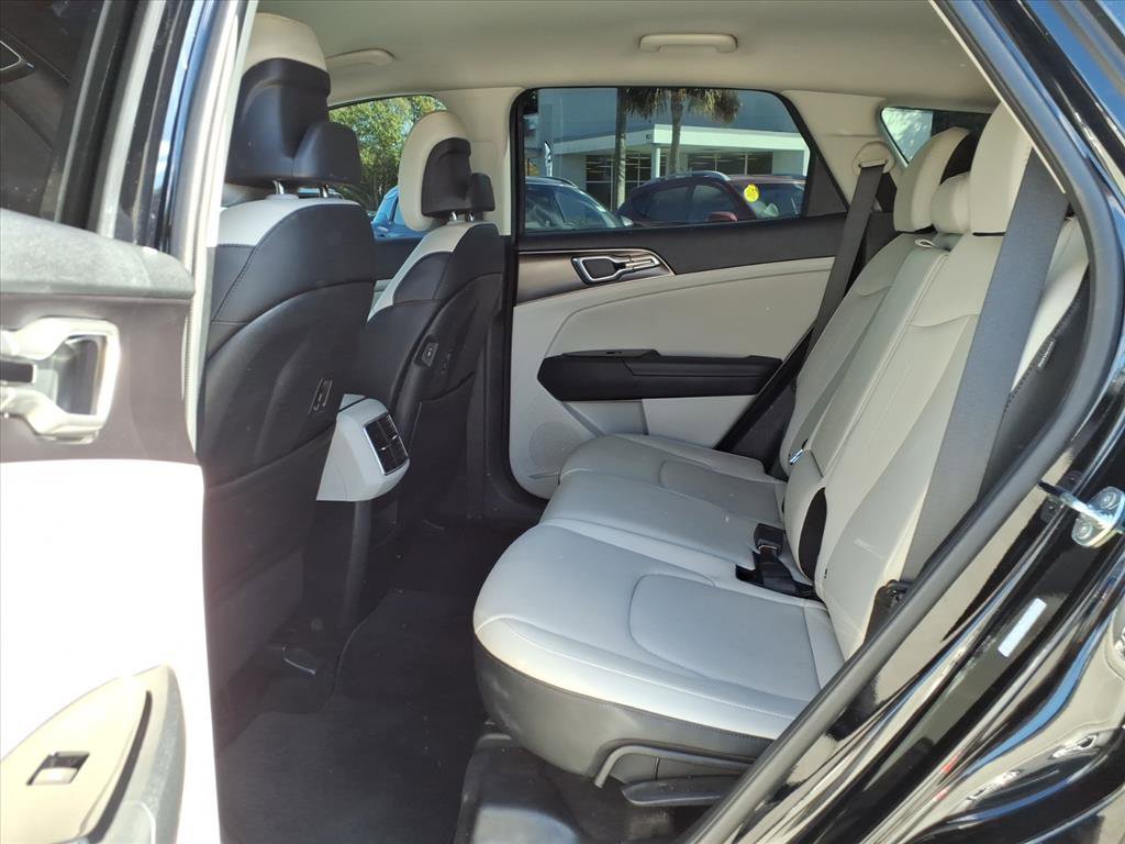 Used 2025 Kia Sportage EX image 17