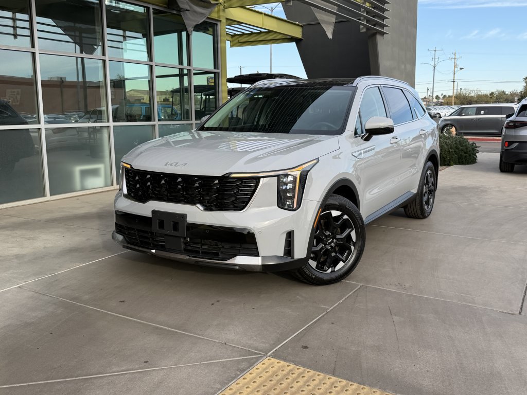 Used 2024 Kia Sorento S w/ Panoramic Sunroof Package image 2