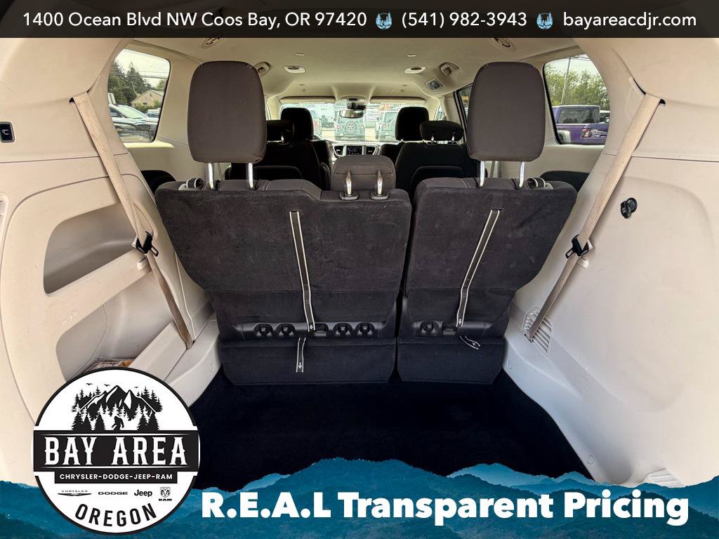 Used 2023 Chrysler Voyager LX FWD image 8