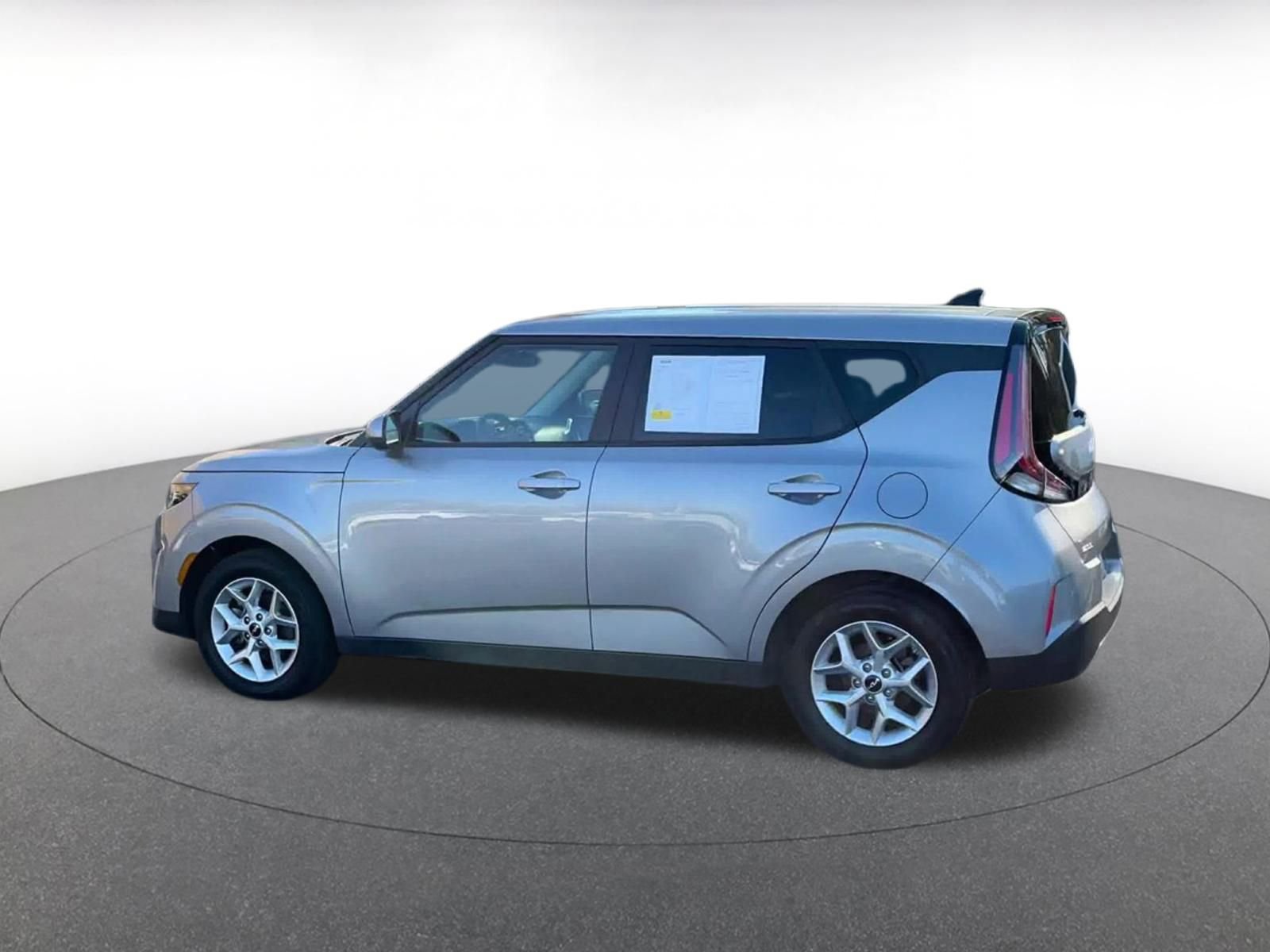 Used 2025 Kia Soul LX w/ LX Technology Package image 9