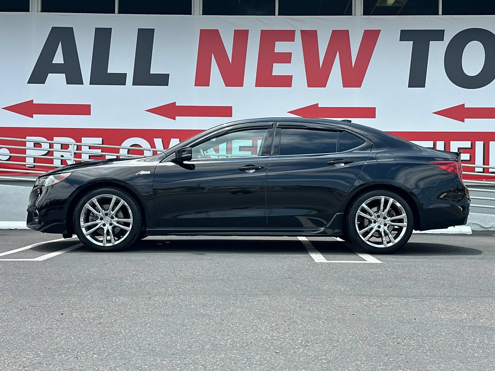 Used 2018 Acura TLX V6 w/ Technology & A-SPEC Pkg FWD image 2