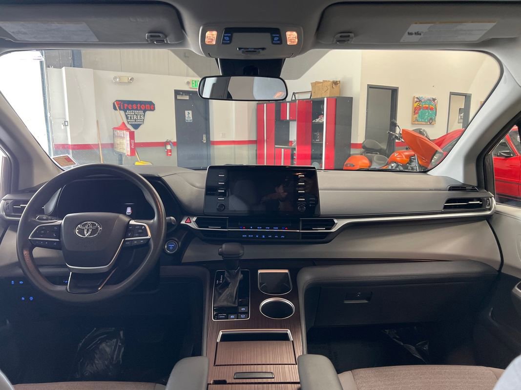 Used 2021 Toyota Sienna LE image 11