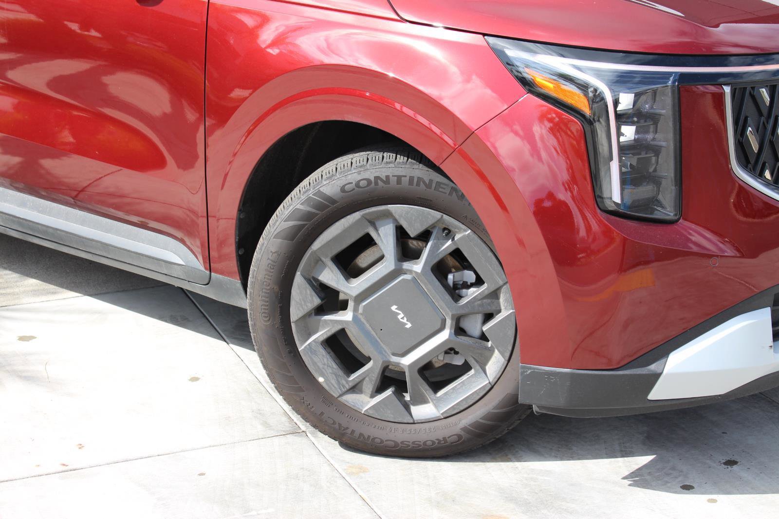 Used 2026 Kia Carnival EX image 3