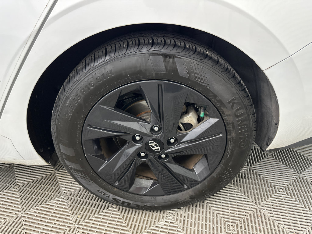 Used 2021 Hyundai Elantra SEL FWD image 16